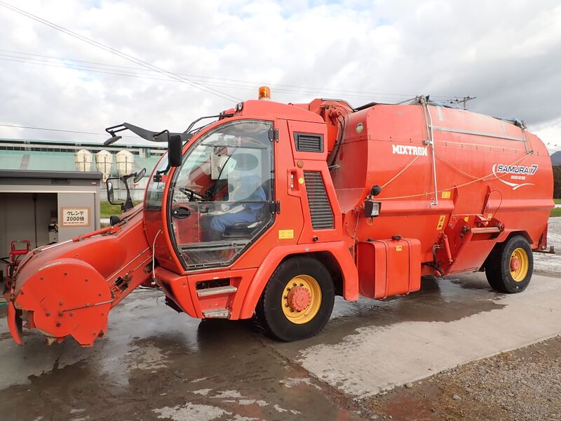 ファイル:自走式TMRミキサー.JPG